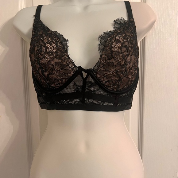 Victoria's Secret Black and Cream Lace Bra with Plunge Neckline - Picture 1 of 5